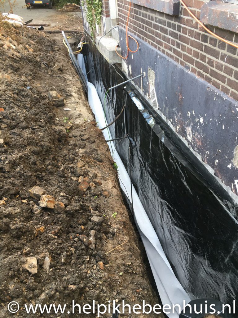 Hoe maak je de keldermuur van een dijkhuis waterdicht? Help ik heb een huis